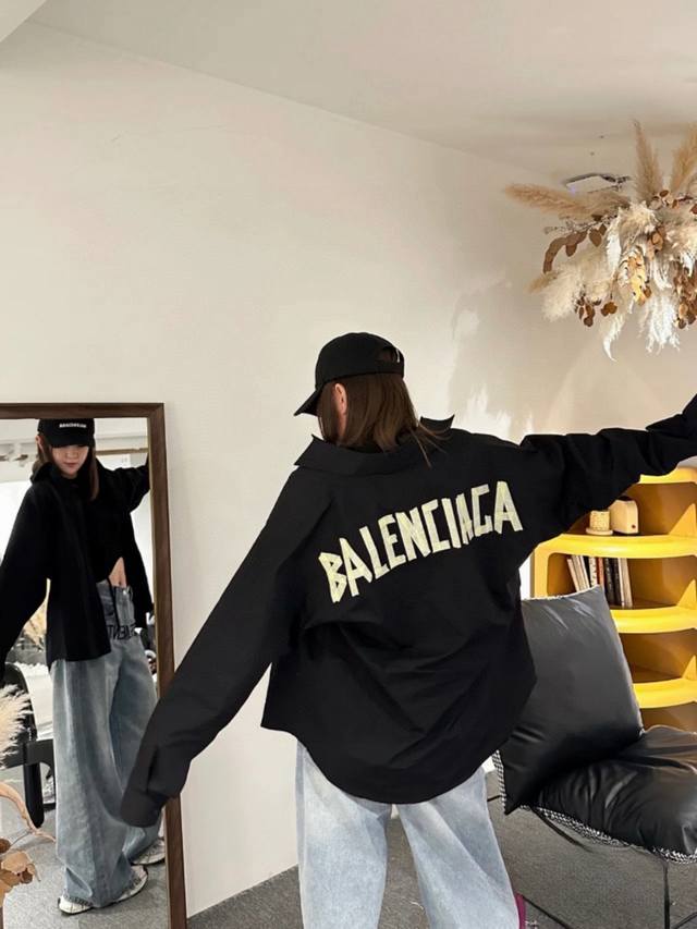上新 款号：G201Balenciaga巴黎世家新款后背胶带压花Logo男女同款长袖衬衫外套1面料采用纯棉优质面料，印花细节效果出来更加非常完美2面料上身柔软舒
