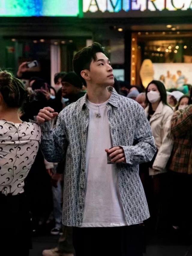 上新 款号：G101Dior迪奥 Cd × Stussy 联名款经典Logo男女同款休闲印花衬衫外套1面料采用进口印花机器批布满印工艺技术，完美把控，区别市场其