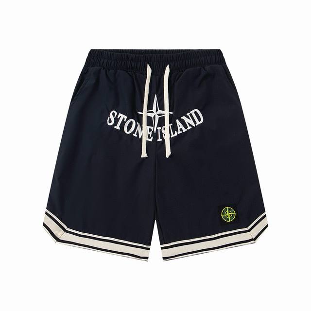 上新 款号：G704Stone Island石头岛新款字母刺绣Logo织带短裤情侣款五分裤1采用高精度酷丝绵精梳面料，清爽丝滑透气 告别厚重感，上身超级有型，既