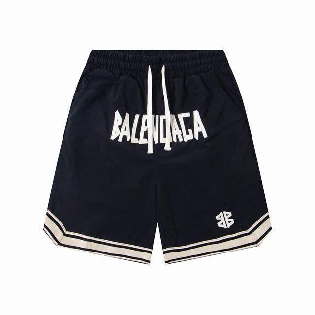 上新 款号：G702Balenciaga巴黎世家新款字母刺绣Logo织带短裤情侣款五分裤1采用高精度酷丝绵精梳面料，清爽丝滑透气 告别厚重感，上身超级有型，既轻