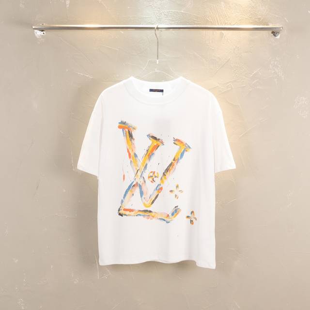 Louis Vuitton 路易威登秀场限定24Ss新款Lv Logo手绘涂鸦数码印花圆领短袖T恤面料：240克双纱高密度纯棉面料- 工艺: 整件衣服采用精密压
