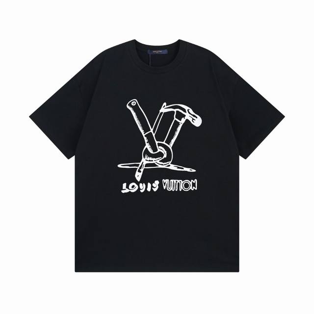 Lv路易威登Louis Vuitton 驴家1V 经典锤子Logo图案字母半袖T恤短袖男女同款 情侣款 宽松版型 面料：240克双纱高密度纯棉面料- 工艺: 整