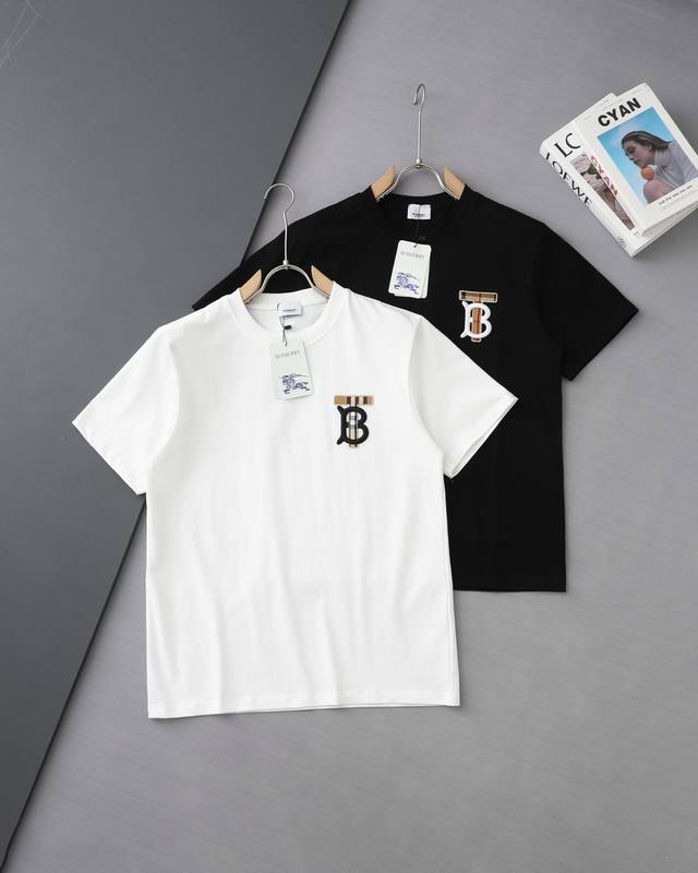 高品质Burberry 巴宝莉Tb刺绣小标新款T桖！25Ss夏季新品，B家Tb字母经典刺绣Loog，采用百灵达万针刺绣，饱满有型，最新配色！采用32支280克双