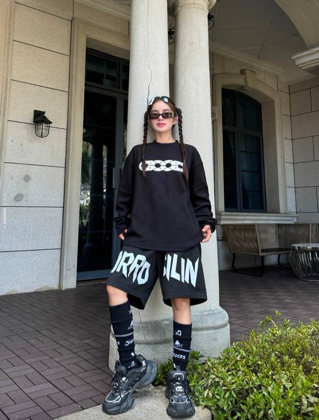 Gd40 Goodbrand 珍珠贝点钻棋盘格纹珠地提花长袖T恤 男女同款 颜色：黑色码数：S M L Xl