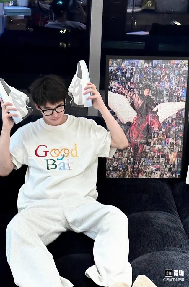 Bai01 Good Bai Ss24 916系列 表情Logo彩色刺绣套头短袖T恤 男女同款 颜色：白色 黑色 灰色码数：S M L Xl