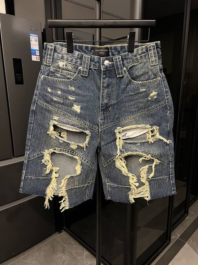 隔天 Balenciaga 巴黎世家 25Fw 刀割大破坏竹节破洞牛仔短裤 蓝 面料：定织定染生仔竹节布，牛仔布，质感非常之高级工艺：撕裂，割破，磨边，破坏工艺