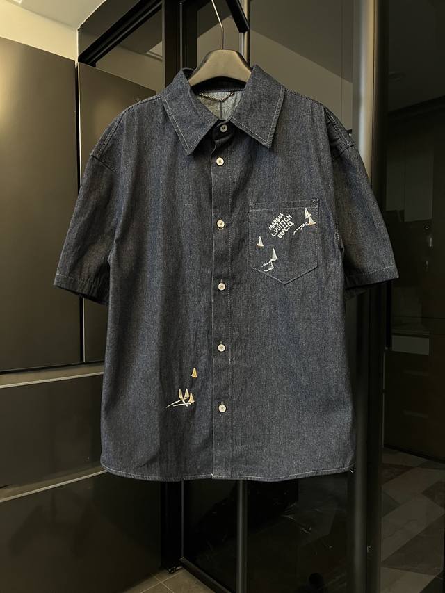 隔天 Louis Vuitton 路易威登 25Fw 刺绣帆船牛仔衬衫 蓝-另有配套短裤 25Ss新款短袖衬衫借 Lv Regatta 图案描摹繁华港口之景，与