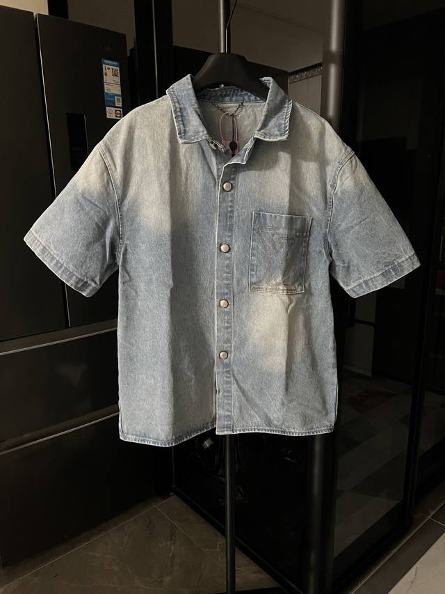 隔天 Louis Vuitton 路易威登 25Fw 驴家口袋绣花牛仔短袖衬衫 蓝-另有配套短裤 定制超柔紧密赛单宁高棉络纺料 质感细腻 舒适贴肤 以一抹渐变洗
