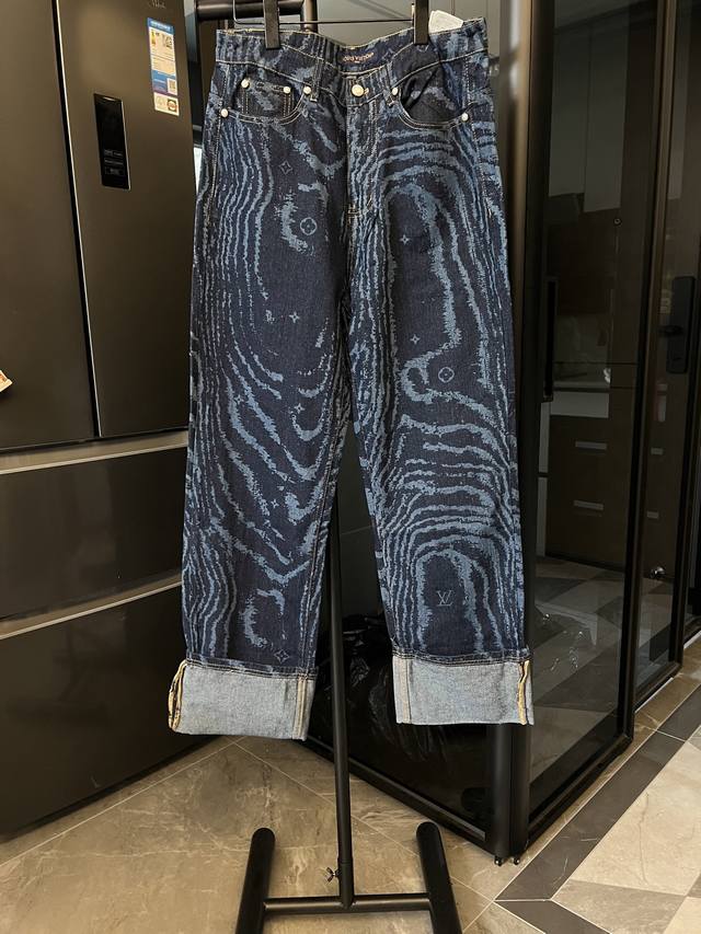 隔天 Louis Vuitton 路易 25Fw 蓝波激光暗纹牛仔裤 蓝 注：此款偏大 可拍小一码Size：28 30 32 34 S-Xl对应 详细尺码可查图