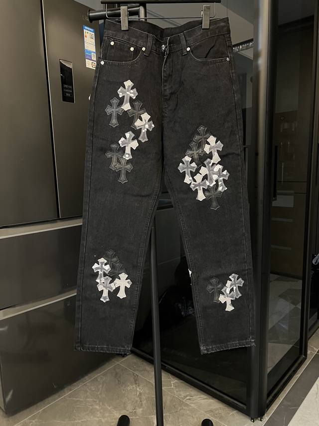 隔天 Chrome Hearts 克罗心 25Fw Aspen Ch海外城市限定系列梵文十字贴布拼皮牛仔裤 黑 Size：28 30 32 34 36 S-Xx