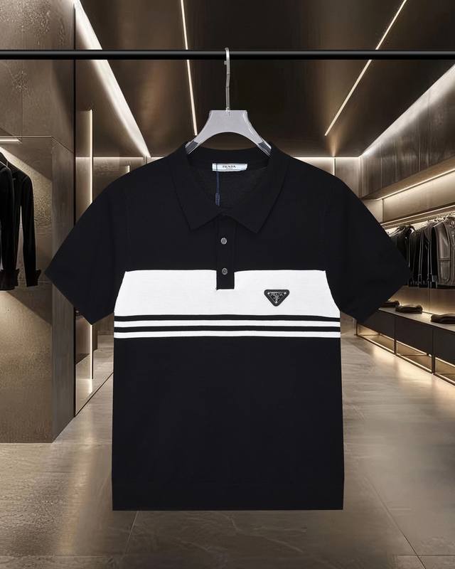 隔天出货 普拉达 Prada 胸口条纹拼色Logo字母徽章针织休闲短袖Polo衫 2025Ss官网新款原版面料 官方同款 Polo衫定制 网纱毛衣针织面料 高端