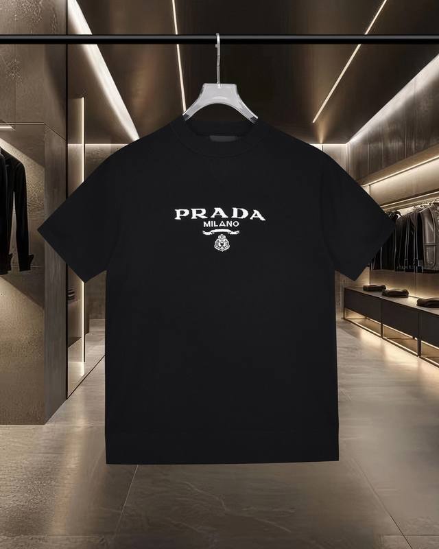 隔天出货 普拉达 Prada 胸口Logo字母绣花针织休闲短袖Polo衫 2025Ss官网新款原版面料 官方同款 Polo衫定制 网纱毛衣针织面料 高端版本，专