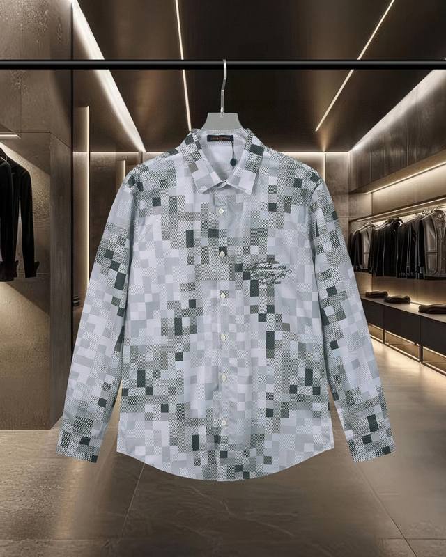 Lv 路易威登爆款来袭 迷彩满印棋盘格胸前Logo刺绣长袖衬衫 2025Ss官网新款长袖 衬衫 衬衣，精美数码印花Logo 高端版本，专柜定制面料 透气舒适度高