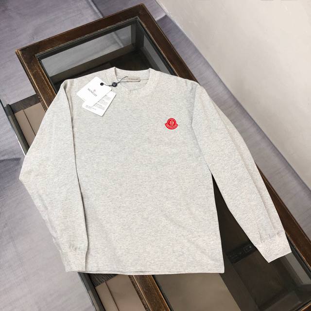 Mon*Cler 蒙口 早秋最新款经典时尚轻薄长袖卫衣～单穿叠穿都～Os宽松版型，经典毡艺刺绣章仔徽标彰显品牌辨识度，极简风格设计中透露出高级百搭的气质，精选2