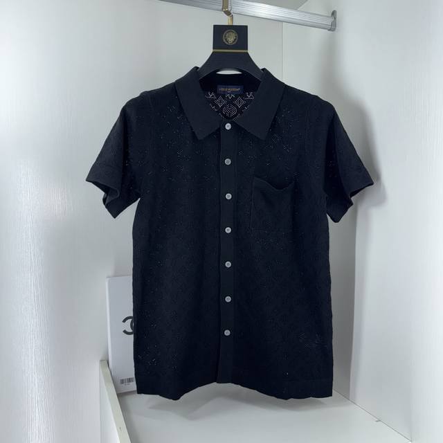 Lv路易威登，经典款针织衫升级，灵感源自八十年代复古原版面料 官方同款 定制 网纱毛衣针织面料 手感非常舒服 春夏最新砖柜同步 时尚又个性 超级百搭好看款 男女