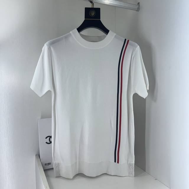 Thom Browne 汤姆布朗 四杠针织Polo衫升级，灵感源自八十年代复古原版面料 官方同款 Polo衫定制 网纱毛衣针织面料 手感非常舒服 春夏最新砖柜同