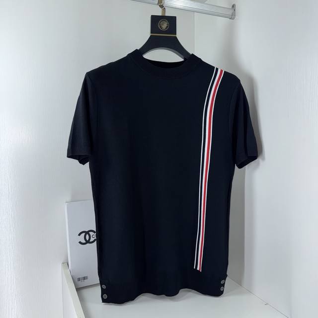 Thom Browne 汤姆布朗 四杠针织Polo衫升级，灵感源自八十年代复古原版面料 官方同款 Polo衫定制 网纱毛衣针织面料 手感非常舒服 春夏最新砖柜同