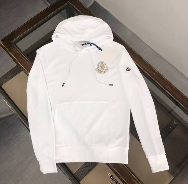 Mon*Cler 蒙口 新款休闲套头卫衣 棉质套帽卫衣，时尚连帽卫衣！特殊全衣水洗材质制作而成手感软糯偏轻薄，既拥有良好透气性保暖性能，内里紧的毛圈纹理贴身穿着