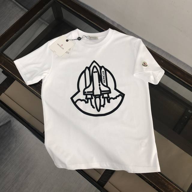Moncler 蒙口新款男士圆领短袖 T恤 专柜25春夏新品 高品质 时尚百搭潮款 定制进口面料 数 穿着舒适 透气 时尚不失个性 上身休闲随性 帅气有型 彰显