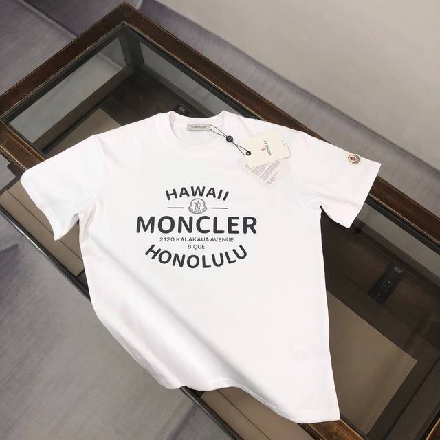 Mon*Cler 蒙口 2025最新款情侣款品牌Logo印花图案圆领短袖 情侣T恤～～ 春夏新品 高品质 时尚百搭潮款 定制进口面料 ！穿着舒适 透气 时尚不失