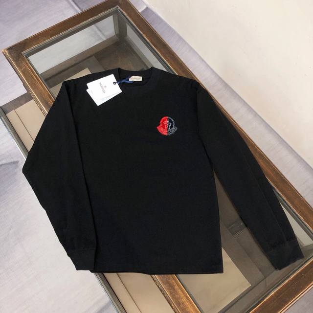 Mon*Cler 蒙口 早秋最新款经典时尚轻薄长袖卫衣～单穿叠穿都～Os宽松版型，彰显品牌辨识度，极简风格设计中透露出高级百搭的气质，精选280克纯棉水洗面料，