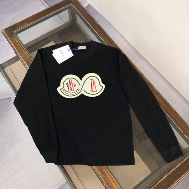 Mon*Cler 蒙口 早秋最新款经典时尚轻薄长袖卫衣～单穿叠穿都～Os宽松版型，彰显品牌辨识度，极简风格设计中透露出高级百搭的气质，精选280克纯棉水洗面料，
