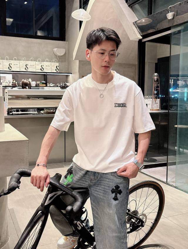 Dior 迪奥 2025年春夏新品上新 三标齐全 丝光棉圆领短袖T恤 好货不用过多介绍 看细节 专柜码数：S~Xl。下单报身高体重