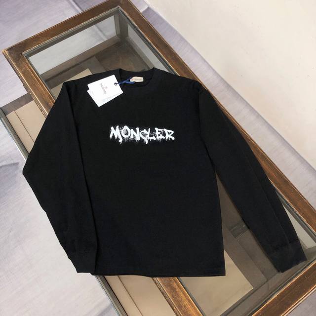 Mon*Cler 蒙口 早秋最新款经典时尚轻薄长袖卫衣～单穿叠穿都～Os宽松版型，彰显品牌辨识度，极简风格设计中透露出高级百搭的气质，精选280克纯棉水洗面料，