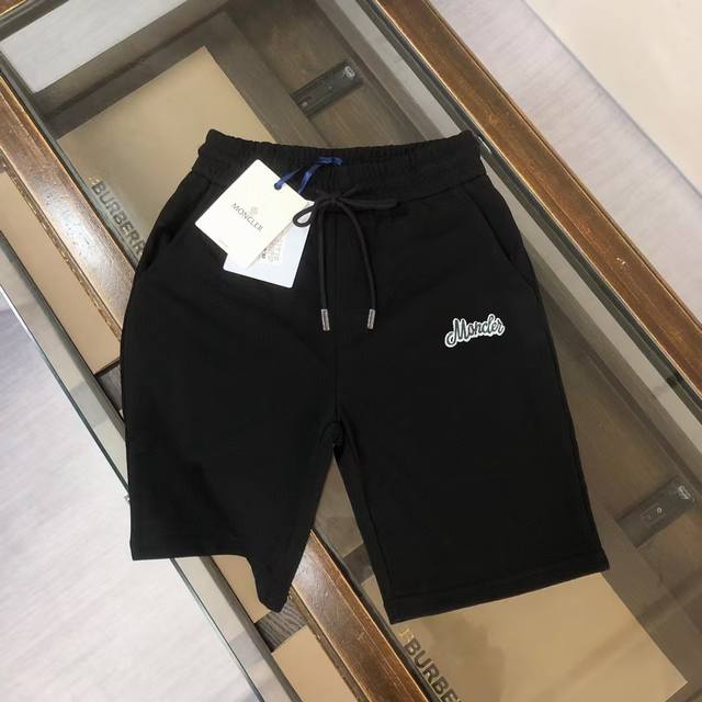 Mon*Cler 蒙口 2025新款休闲短裤～定制卫衣毛圈棉面料，柔软舒适亲肤感极佳，吸汗透气！品牌标志性毡艺刺绣章仔双标Logo点缀，简约休闲款式打造休闲与个