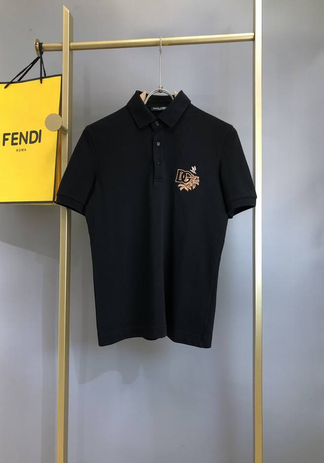 Dior2025Ss夏季新款 Logo男士翻领Polo衫！经典商务男款，高端男装的天花板级别的商务男款！简约时尚大气不失优雅，单穿内搭体面过人，品质控 细节控的