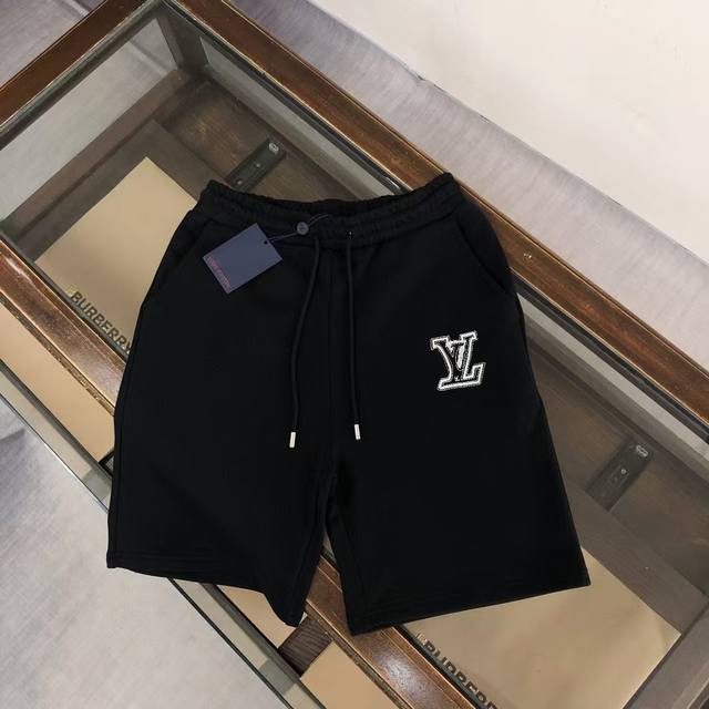 Lv 2025新款休闲短裤～定制卫衣毛圈棉面料，柔软舒适亲肤感极佳，吸汗透气！品牌标志性刺绣Logo点缀，简约休闲款式打造休闲与个性兼备的时髦单品，大气且百搭，