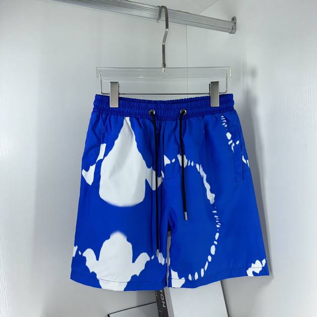 Lv路易， 夏季新品 最新款加内网沙滩裤、定制品牌绳头，定制品牌绳圈，做工细节无可挑剔、完美出品、进口机直喷数码印，专柜高科技速干纤维尼龙面料、清爽舒适、型男必