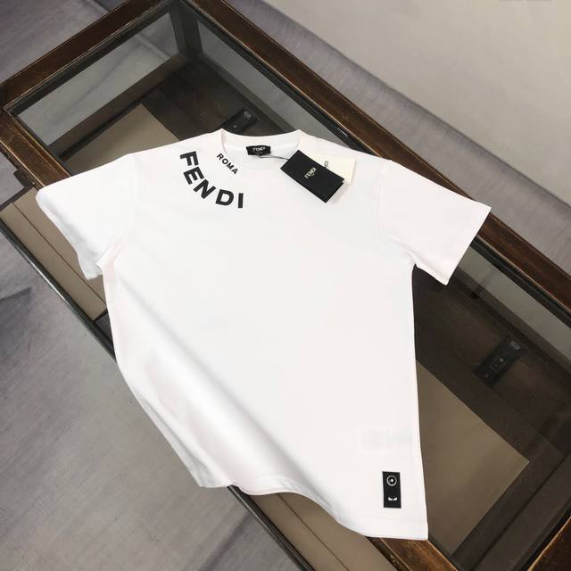 Fendi 芬迪 2025春夏新款上市 纯棉短袖T恤！270克定制棉，面料柔软舒适，全新设计灵感，极具时尚代表性！精致印花字母Logo工艺！手感舒适透气！极为时