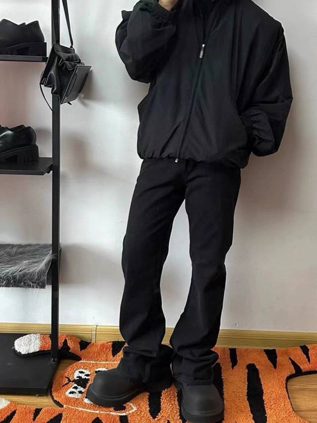款号5075自主 巴黎风Bootcut纯黑基础微喇直筒牛仔裤长裤 时装周高定纯黑褪色泥染微喇叭牛仔裤男女进口原版水洗弹力面料，舒适有弹性，原版五金辅料装饰Log