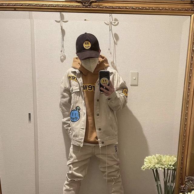 Drew House 21Fw 笑脸多元素 外星人徽章拼绘插画牛仔夹克外套 Drew外星人外套Derw House年度力作也是今年为止做的最牛逼的牛仔外套，重度
