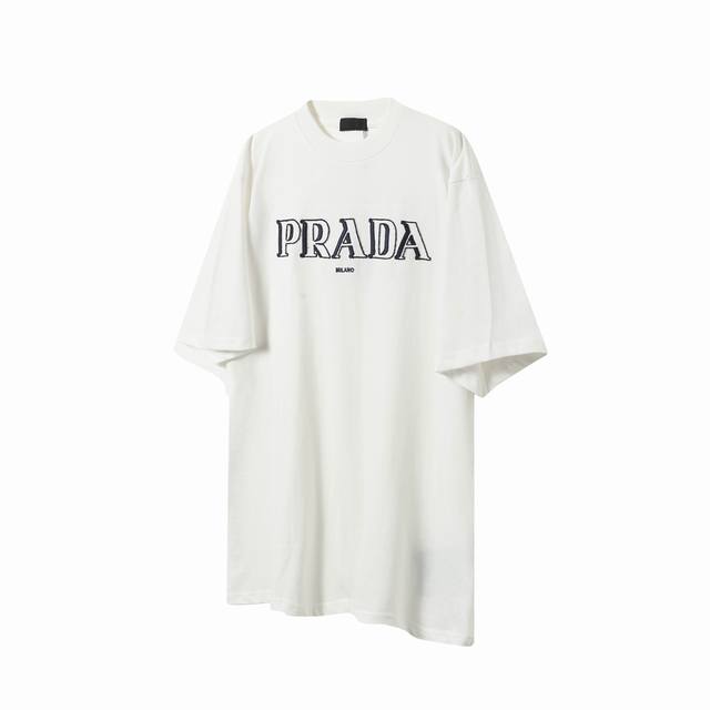特价 Prada 普拉达 25Ss立体镂空拱形刺绣短袖按照原版采用德国迈耶机台织布，绣花采用百灵达绣花机制作，跳针最大数据为127，细节处处需要先绣宽包针然后绣