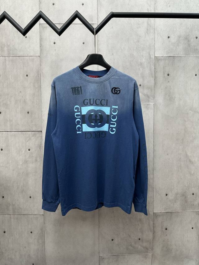 Gucci 古驰新款炒色刺绣印花圆领长袖T恤定制原生全棉材质，整件成衣还原出清爽多层次蓝色配色 胸前利用印花工艺和撞色 肩侧刺绣Logo丰富细节 全方位围绕的变