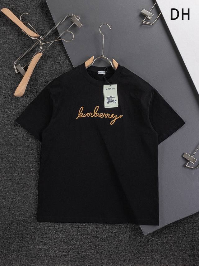 Burberry Bbr 巴宝莉 战马 Bbr 微宽版型S-Xlbbr 25Ss新款独家限定 胸前经典金线简约字母刺绣Logo 后幅金线战马刺绣Logo 精美工
