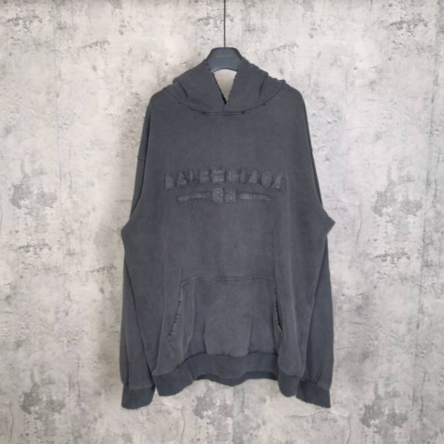 Blcgcropped Hoodie In Black Faded 25Fw 徽标字母贴布刺绣洗水连帽卫衣颜色: 洗水黑色码数: 1-2-3-4