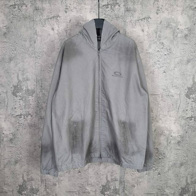 Blcgoversized Zip-Up Hoodie In Grey 25Fall新款回旋镖Logo脏灰色格纹夹克外套颜色: 脏灰色尺码: 1-2-3