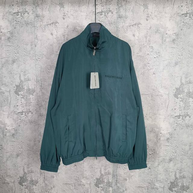 Blcgback Zip-Up Jacket In Black White 25Fall 秋冬经典简约字母刺绣绣花运动冲锋衣夹克外套颜色：墨绿色尺码：1-2-3