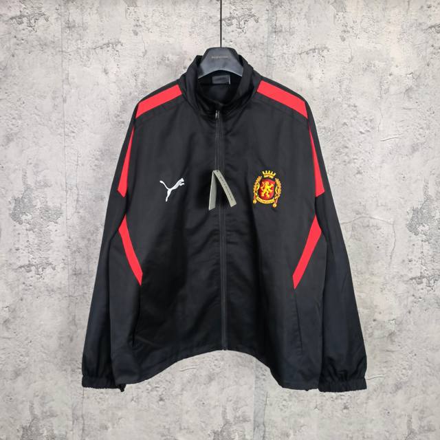 Blcg × Puma彪马Puma Tracksuit Jacket In Black Red 25Fall 联名合作款曼联徽章刺绣&彪马徽标印花运动夹克冲锋衣