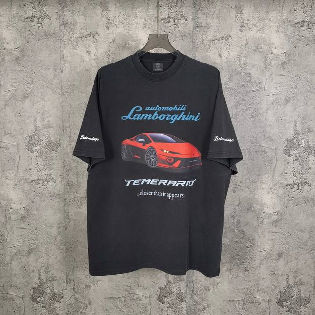 洗水黑 灰白色 Blcg × Lamborghinifall25 兰博基尼联名系列汽车圆领套头短袖 25Ss的巴黎世家已经让人意想不到了，本以为24年和安德玛联