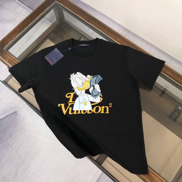 Louis Vuitton Lv 路易威登 最新款情侣款短袖T恤～顶级Logo重工艺设计～面料上身舒适透气，不僵硬，修身的剪裁，采用高定定制纯棉面料！上身舒适有