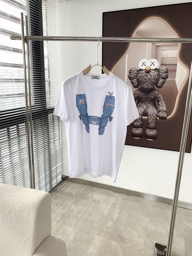 Hermes 爱马仕 2025最新款潮牌情侣款，经典Logo印花圆领T恤，春夏新品！高品质280克纯棉面料，时尚百搭经典潮款 ，穿着舒适，透气 时尚，不失个性，