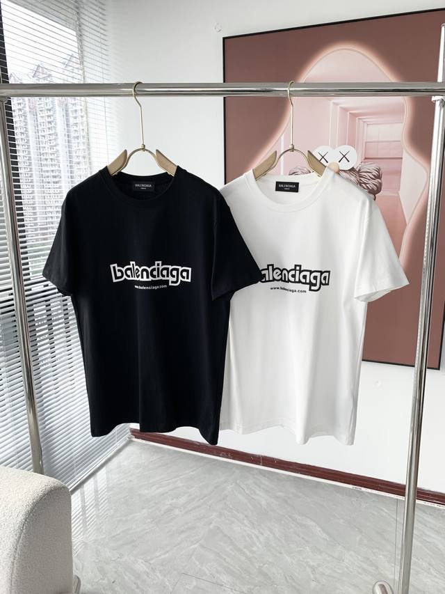 Balenclaga 巴黎世家 2025最新款潮牌情侣款，经典Logo印花圆领T恤，春夏新品！高品质280克纯棉面料，时尚百搭经典潮款 ，穿着舒适，透气 时尚，