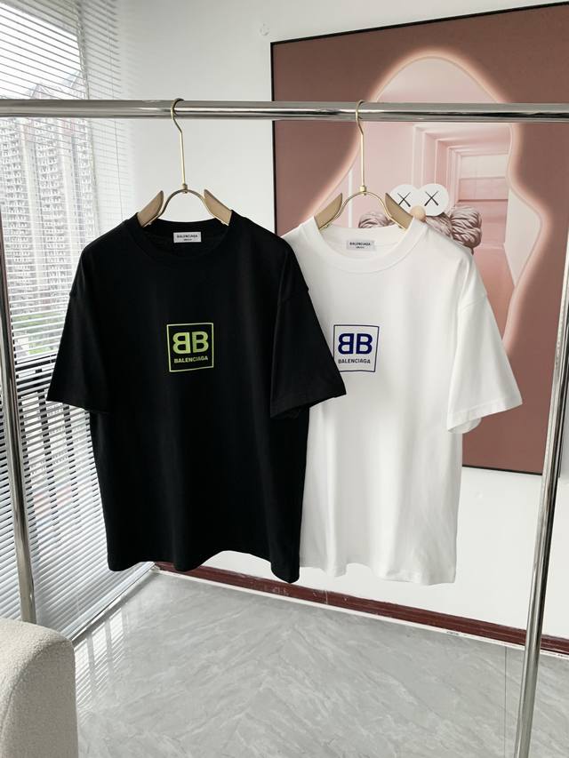 Balenclaga 巴黎世家 2025最新款潮牌情侣款，经典Logo印花圆领T恤，春夏新品！高品质280克纯棉面料，时尚百搭经典潮款 ，穿着舒适，透气 时尚，