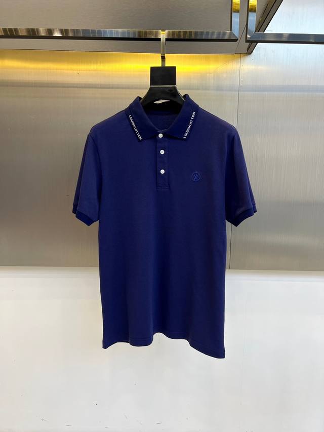 新品Lv、 S新品发售，男士翻领半拉链短袖T恤Polo衫，进口驻地丝光棉短袖T恤，温儒柔软 细腻柔软 上身自然是舒适 凉爽，颜色十分清晰，不掉色，非常的凸显整体