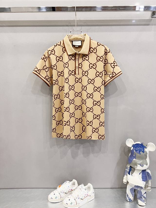 Gucci 古驰 翻领Polo衫老花Logo满印Gg拼色条纹领口工艺官方同步 商务首选时尚个性 百搭潮流纯原品质 原版面料吊牌 领标 水洗麦 三标齐全颜色: 黑