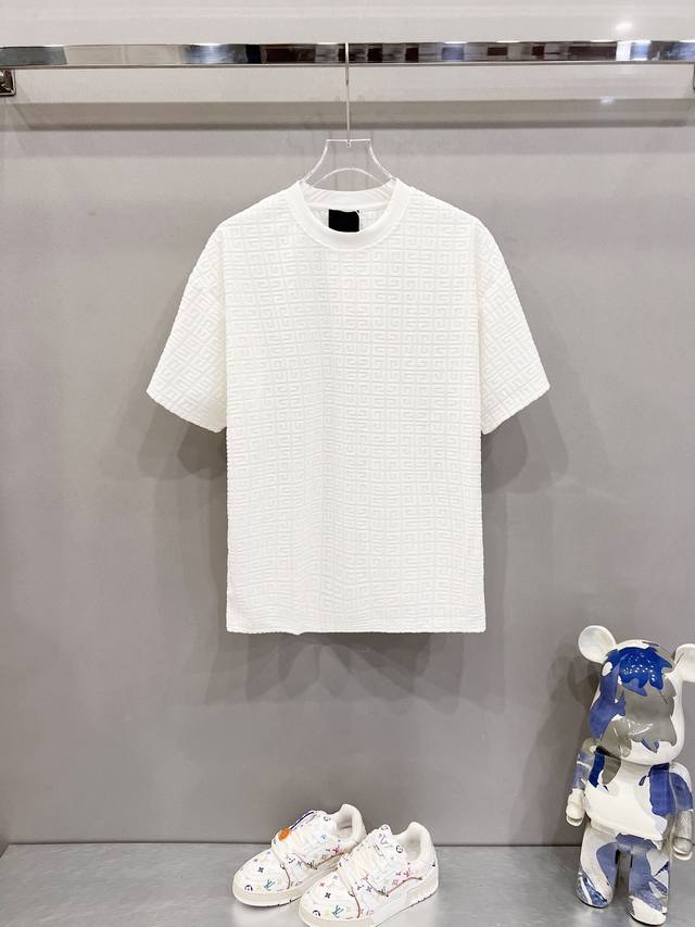 Givenchy 纪梵希 定制提花面料圆领T恤经典品牌Logo标志满身提花工艺标识官方同步 高版本 高品质时尚个性 百搭潮流纯原品质 原版面料吊牌 领标 水洗麦